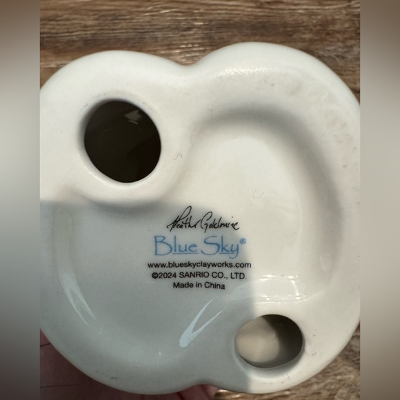 Hello Kitty Ceramic Figure🍓 - Picture 4 of 4